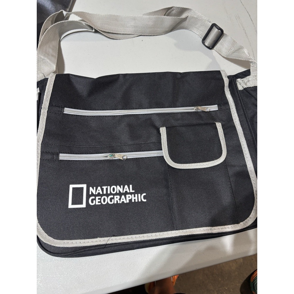 NEW WITHOUT TAG‎ NATIONAL GEOGRAPHIC TRAVEL BAG